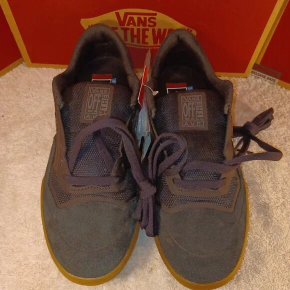 Vans Men's 6.5/Women's 8 AVE Pro Black/Gum (with extra laces) VN0A5HENB9M